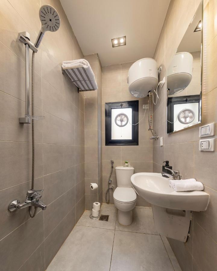 Travelholic Residence Golden Gates Каир Экстерьер фото