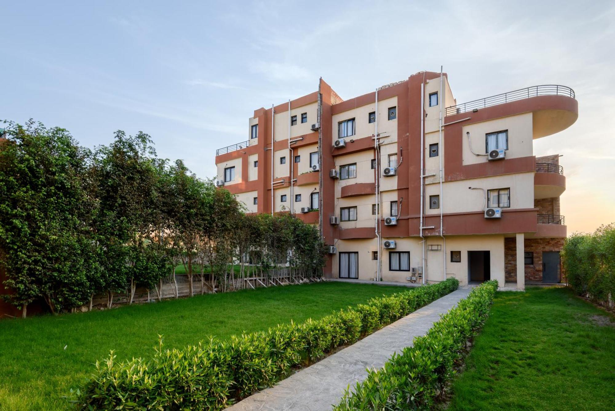 Travelholic Residence Golden Gates Каир Экстерьер фото